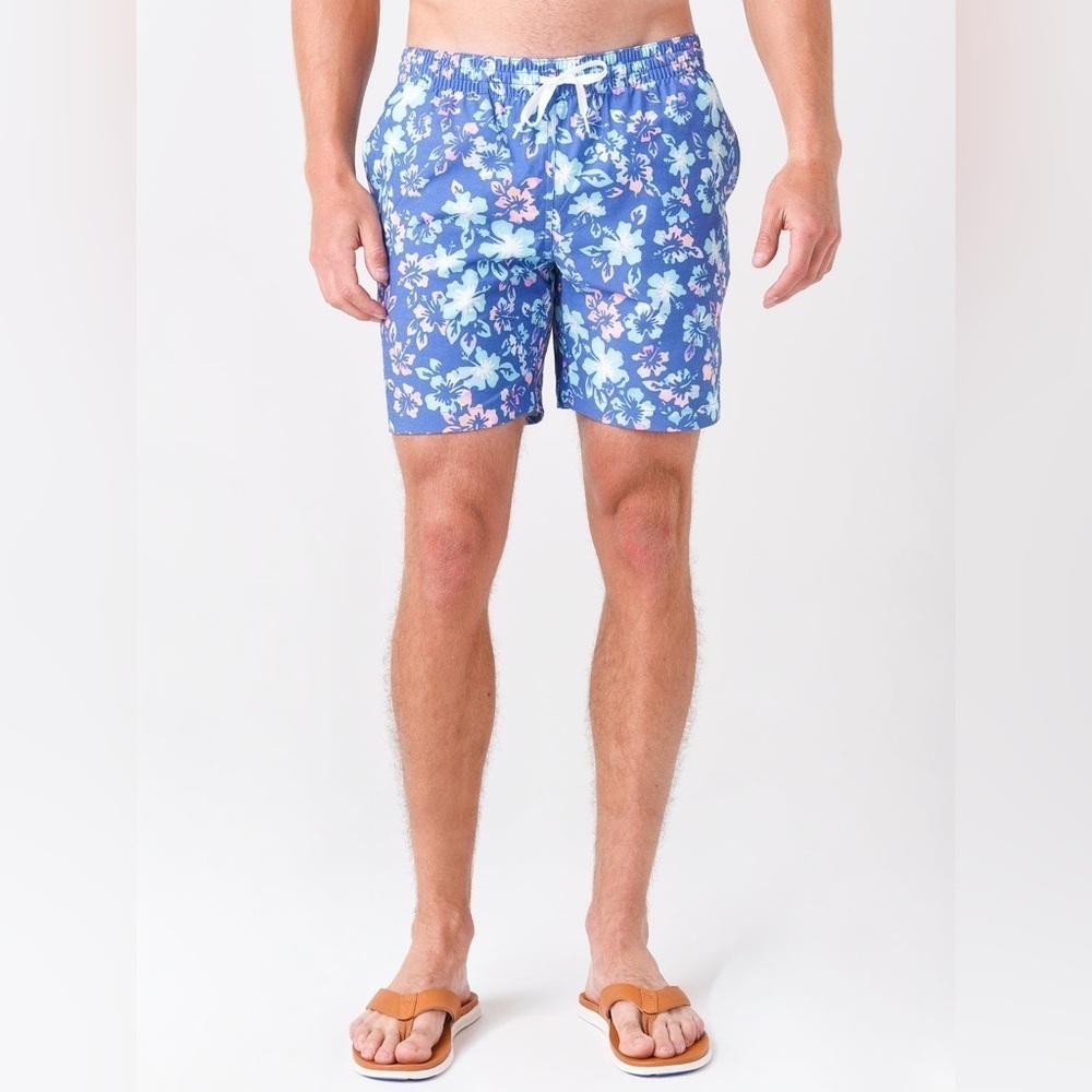chubbies men’s the buds 7” inseam faded stretch hawaiian floral swim trunks